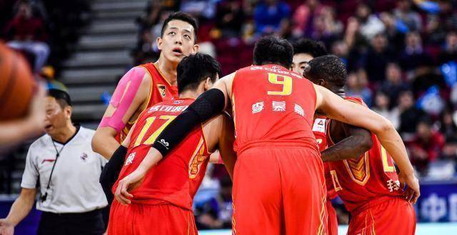 深圳队惊险击败湖南男篮,勇夺胜利 深圳队惊险击败湖南男篮,勇夺胜利