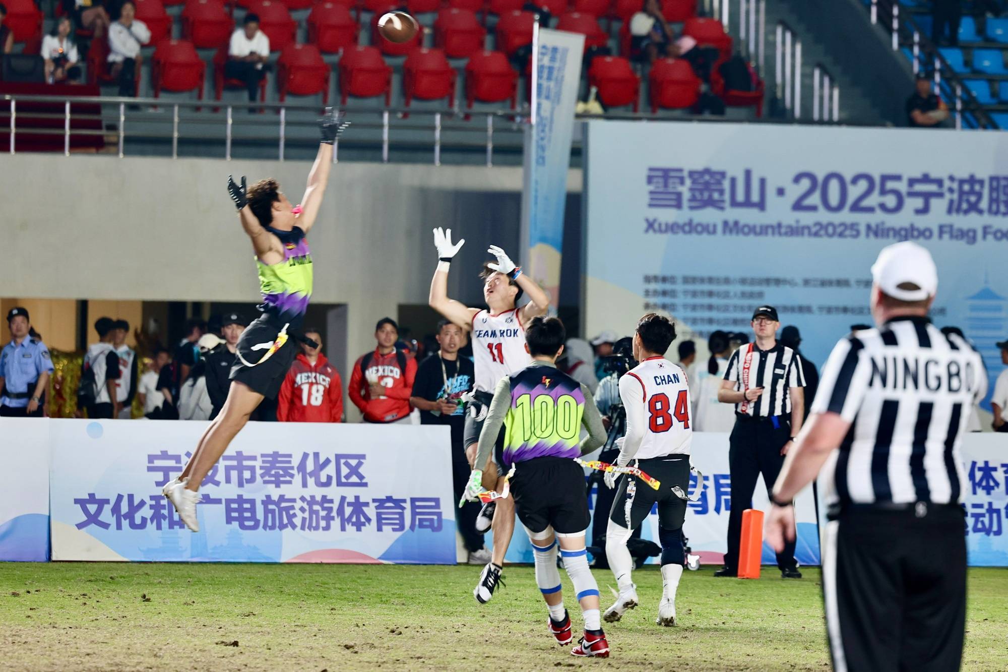 关于精彩纷呈的比赛,观众欢呼不已的信息 关于精彩纷呈的比赛,观众欢呼不已的信息