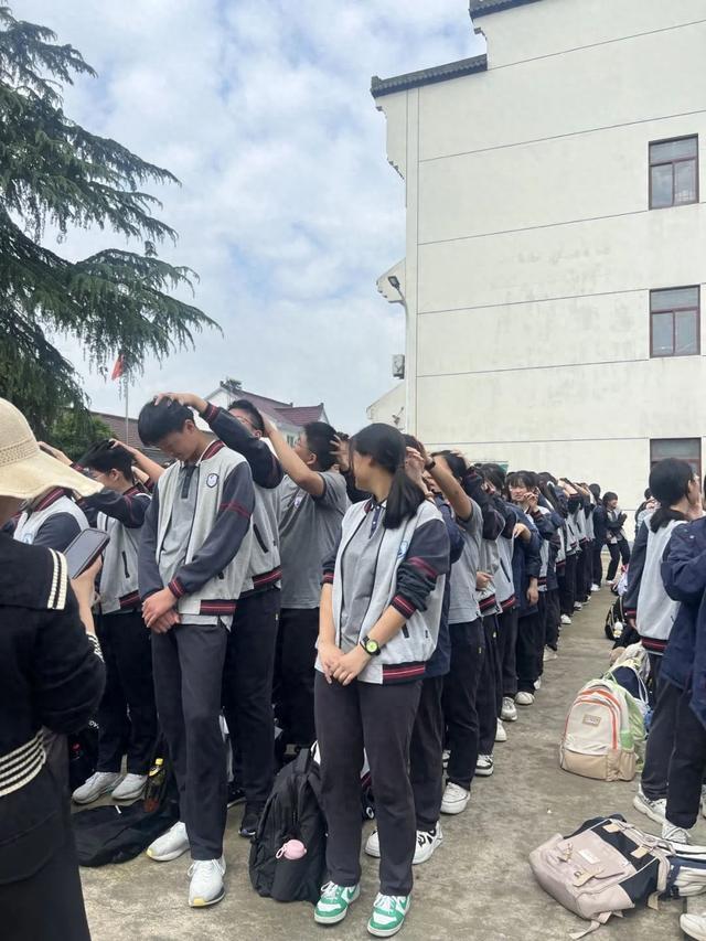 华拉度队员备战未来比赛，气势如虹的简单介绍