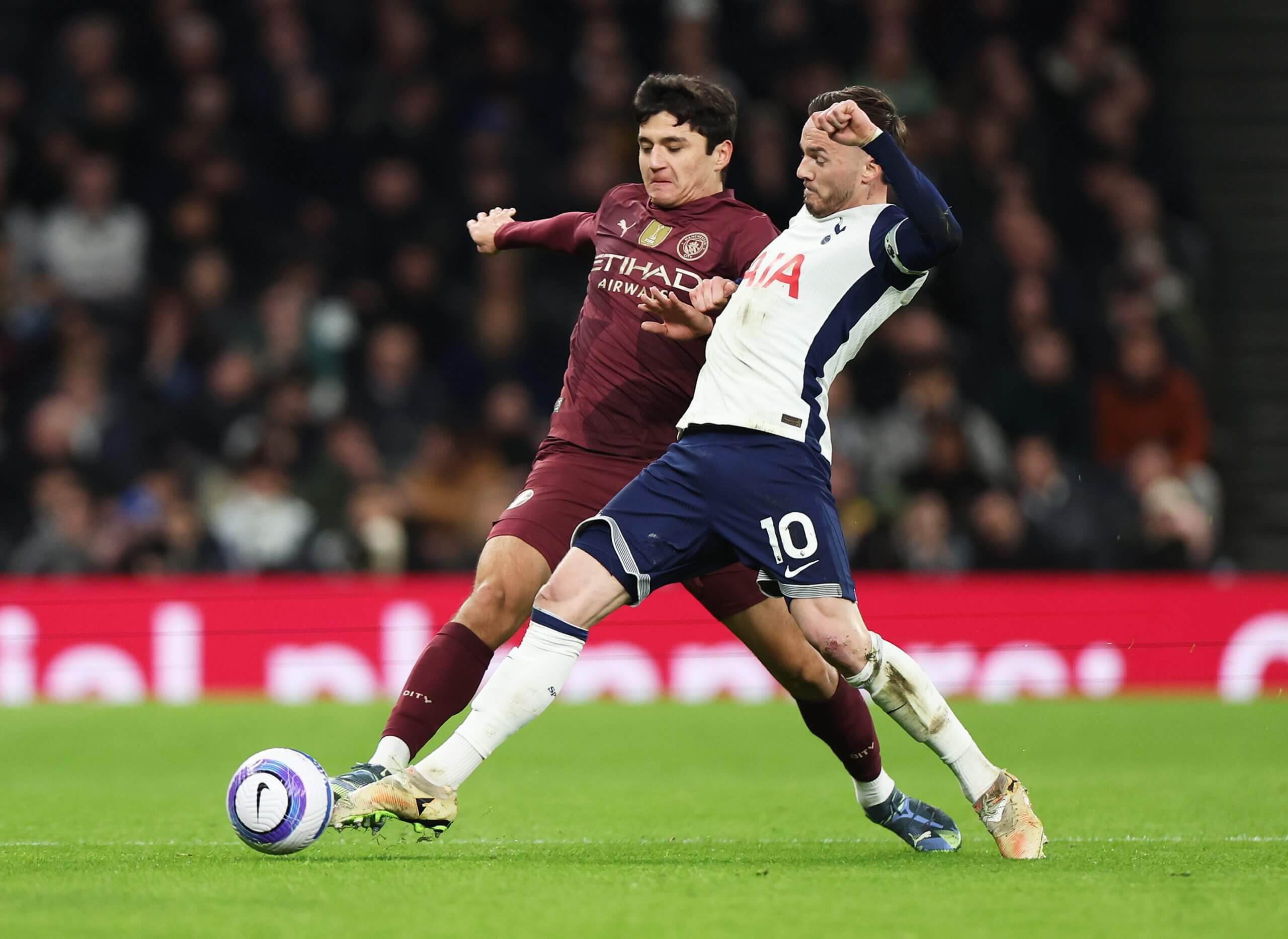 曼城中后卫防守稳健:不畏艰难冲击强敌 曼城中后卫防守稳健:不畏艰难冲击强敌