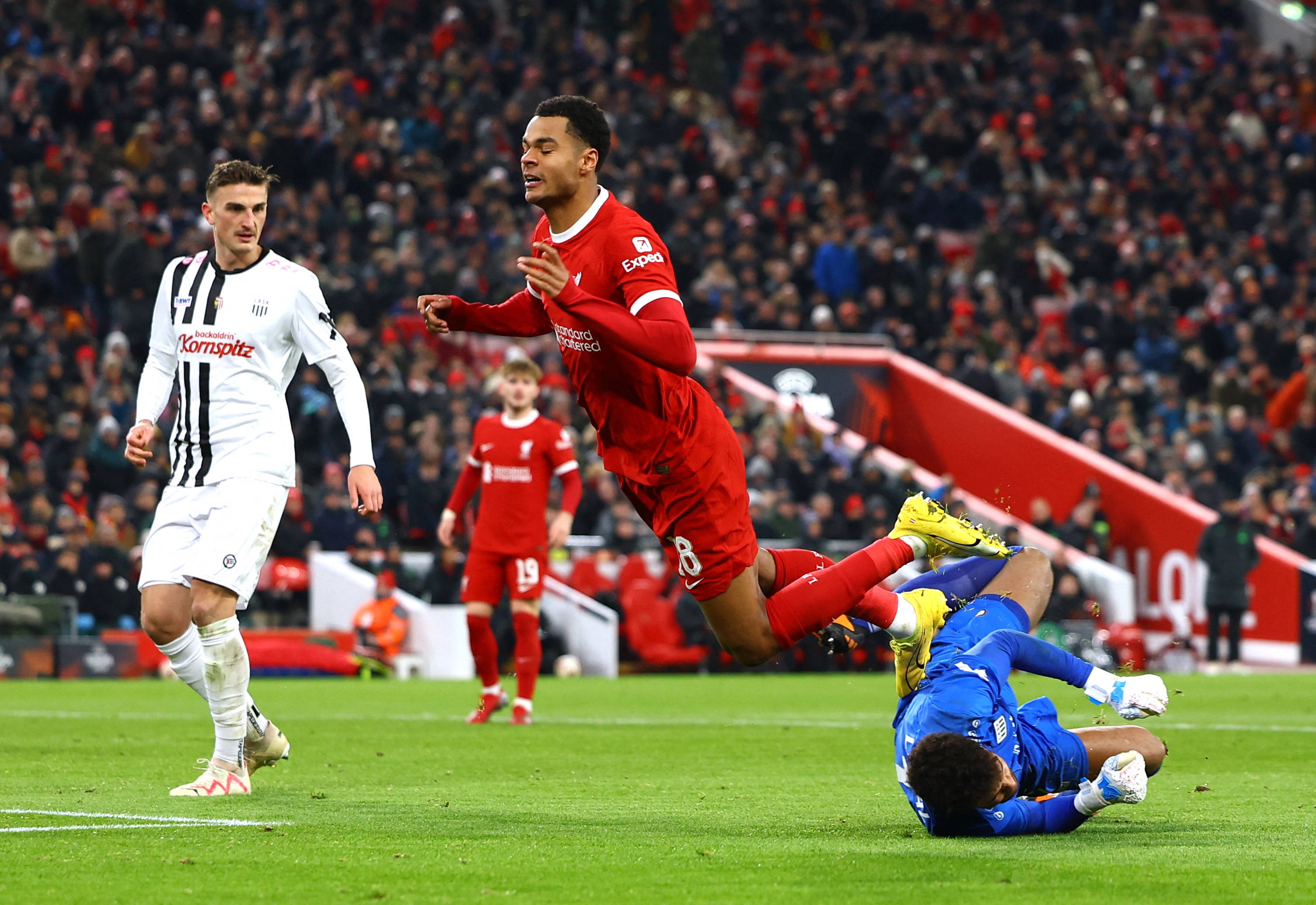 西汉姆联客场击败对手,实现三连胜的简单介绍 西汉姆联客场击败对手,实现三连胜的简单介绍