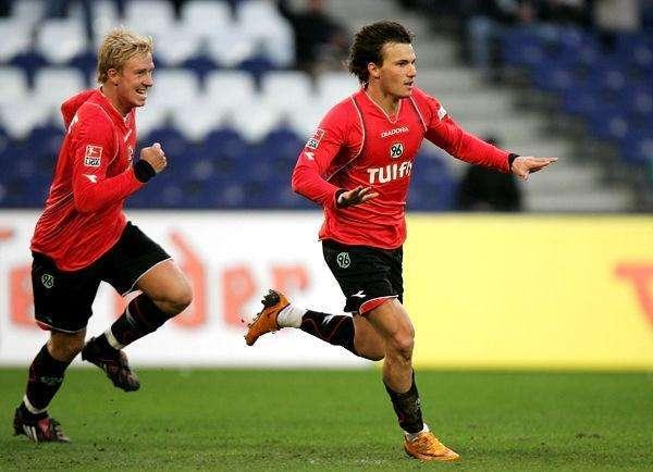 爱游戏官方-汉诺威战术调整，迎来一场胜利