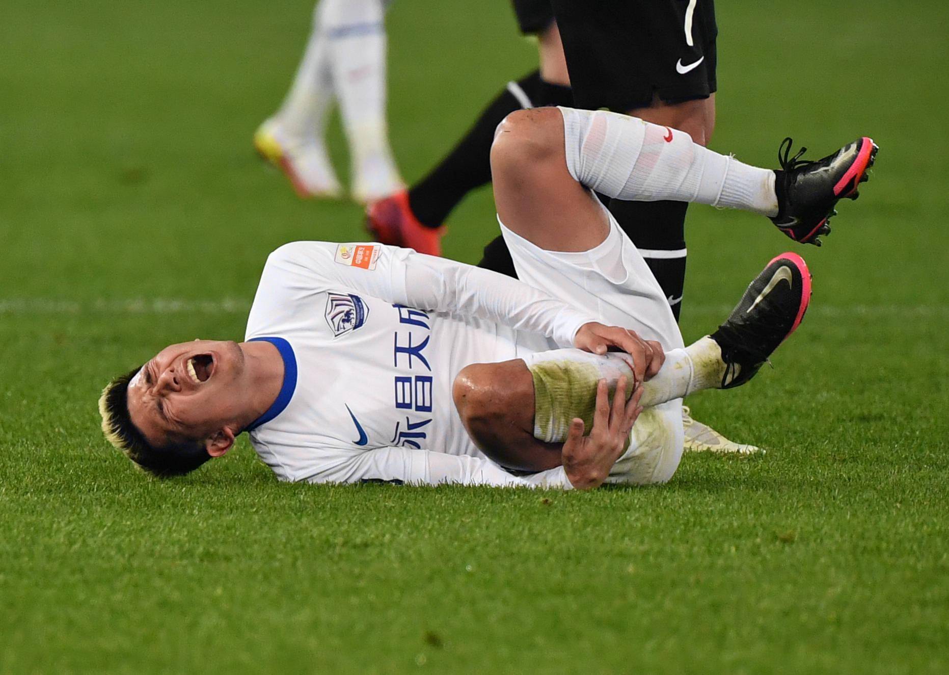 雄狮之争!国内足球壮哉胜负,球员技艺高超,精彩纷呈! 雄狮之争!国内足球壮哉胜负,球员技艺高超,精彩纷呈!