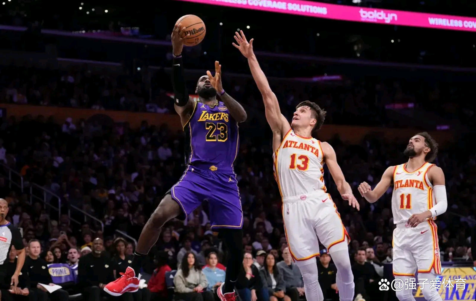 爱游戏娱乐-湖人惨败猛龙，詹姆斯空砍28分