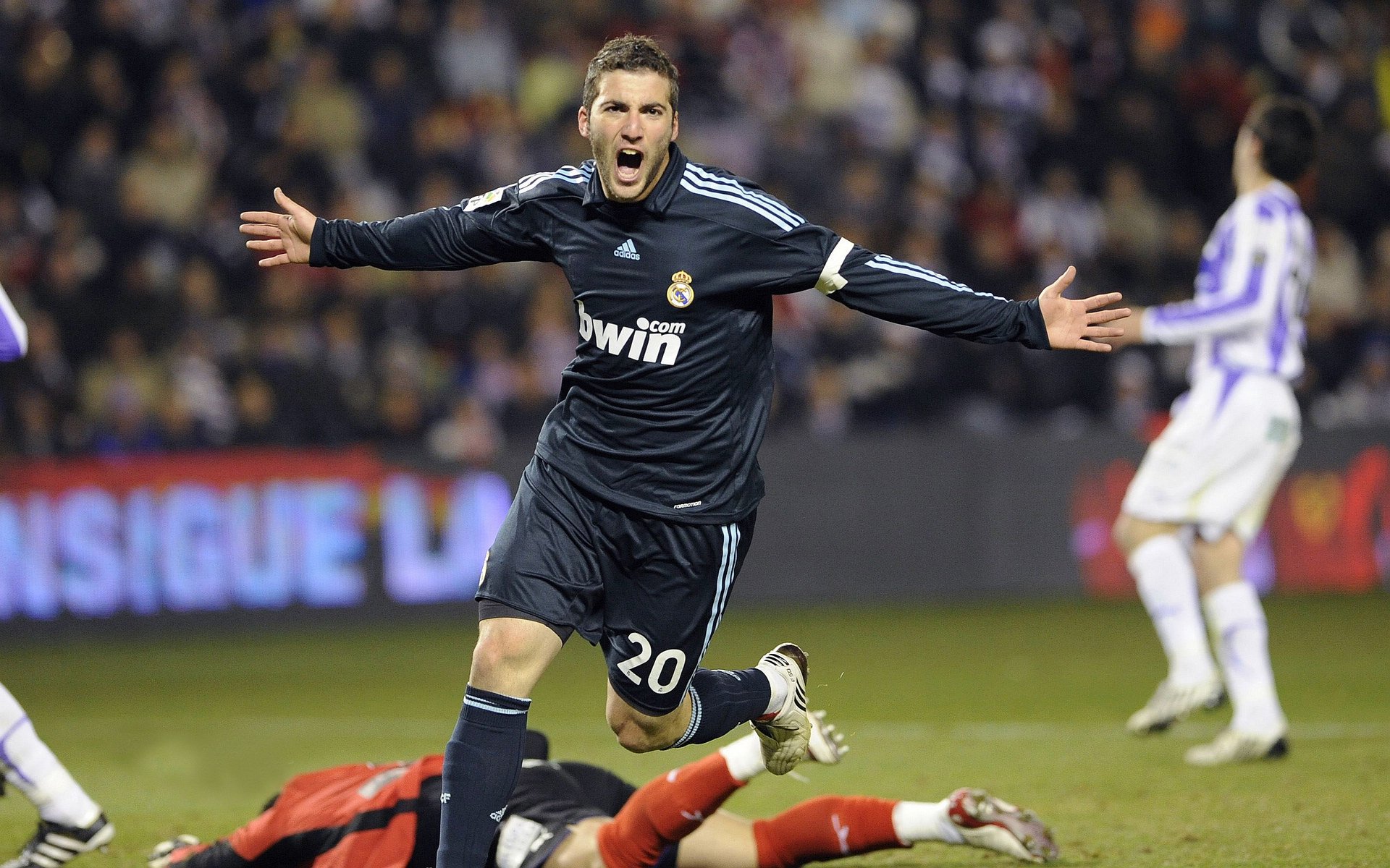 北欧寒流与英伦烈焰，欧洲足坛的双重狂想曲