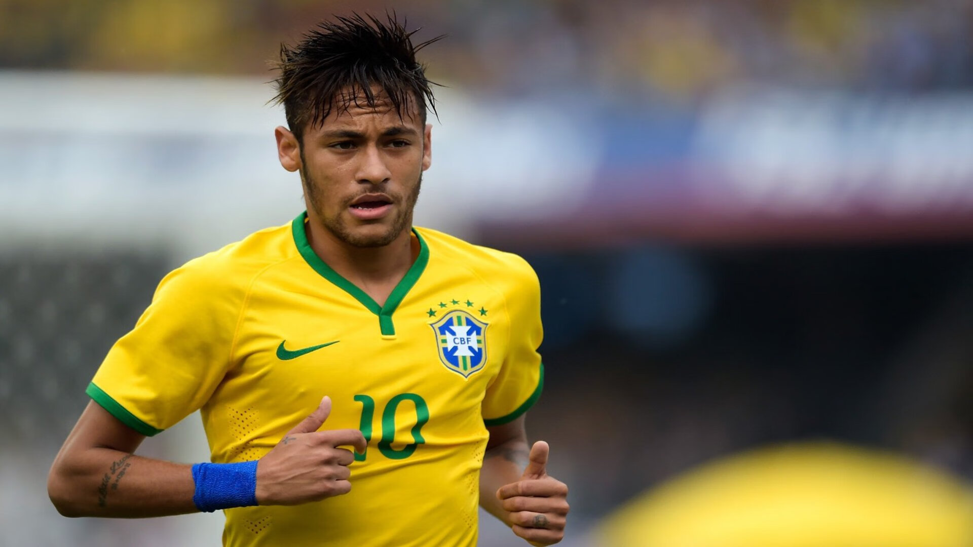 当足球巨星握住方向盘,F1巴林揭幕战上演萨拉赫时刻