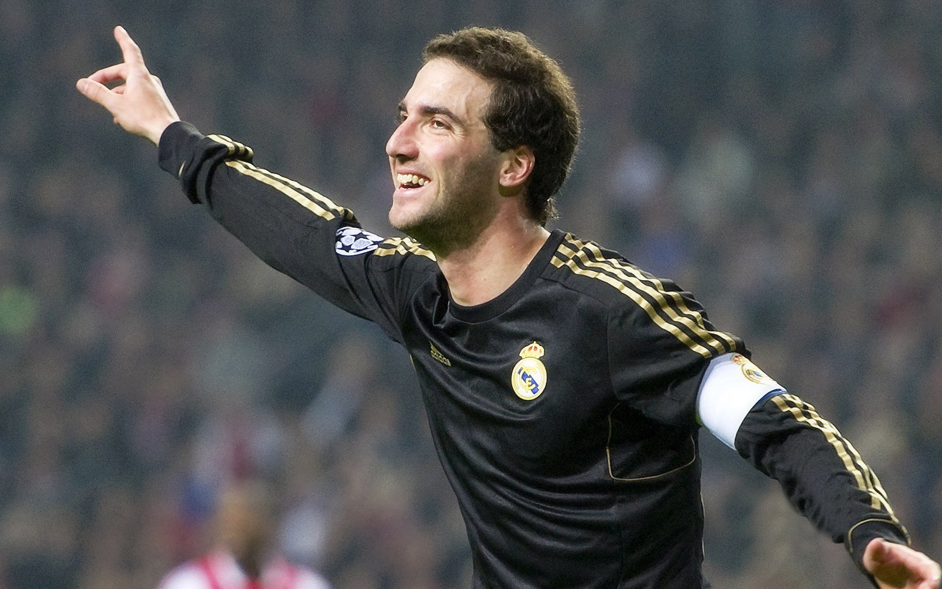 跨越万里的同频共振,当伊斯坦布尔之夜遇见天山雪豹