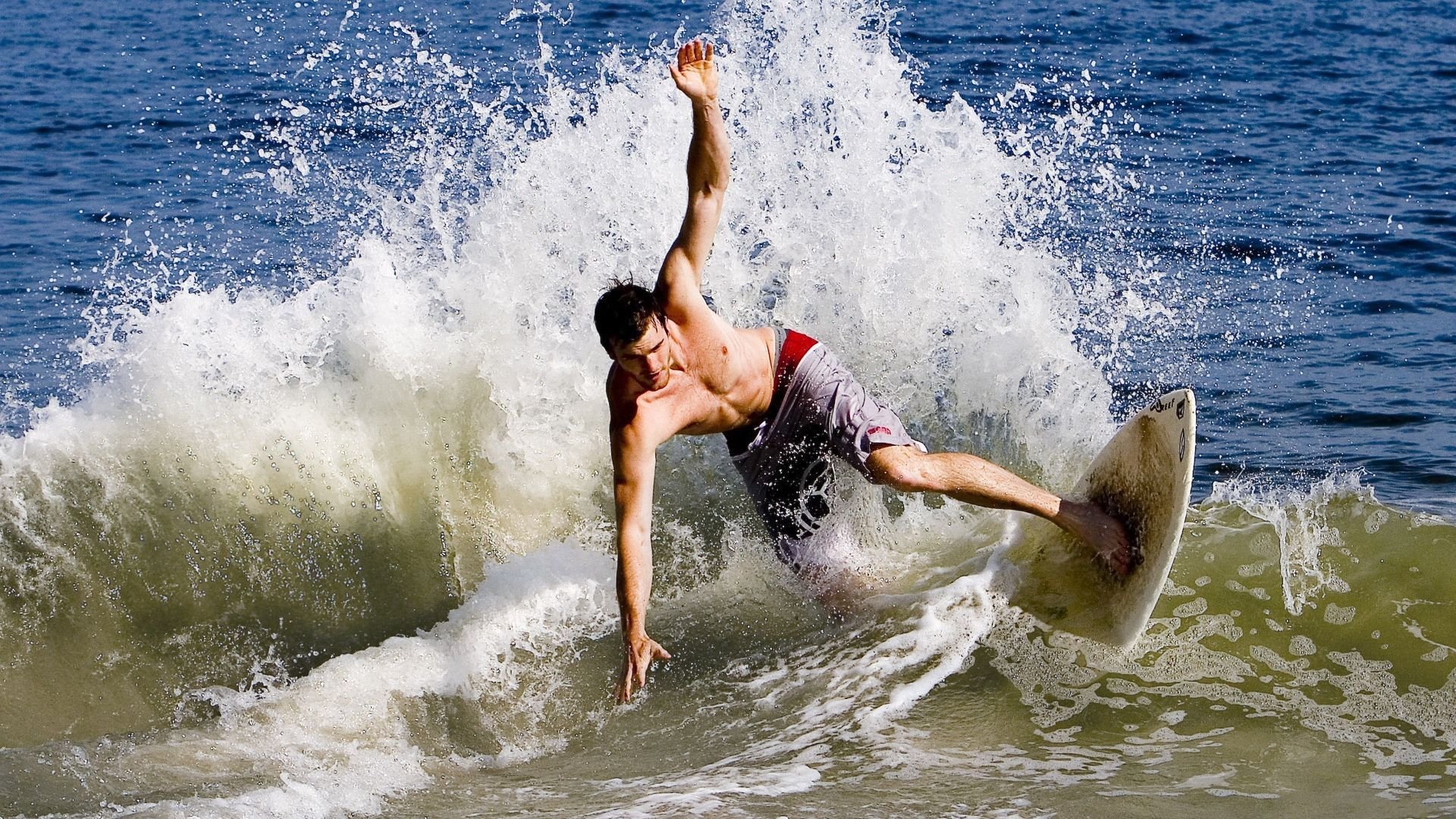 爱游戏APP-雷霆席卷萨城，双子星撕裂王权