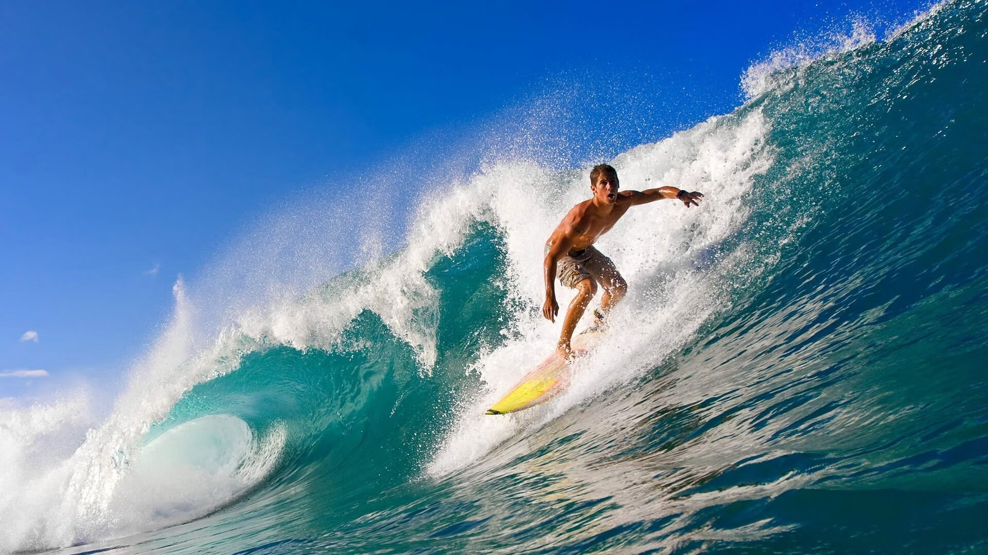 赛车宇宙的重构之夜,哈斯无人车横扫迈凯伦,勒克莱尔在废墟中独扛法拉利大旗